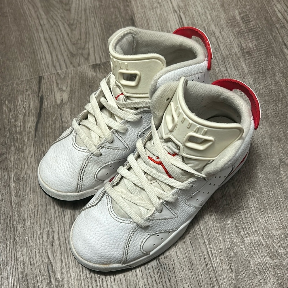Air Jordan Retro 6 kids white/university red size 13c